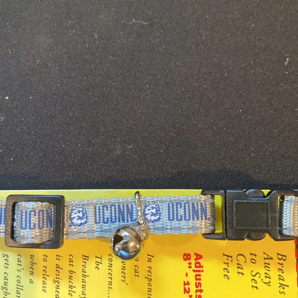 NEW - University of Connecticut Breakaway Cat Collar